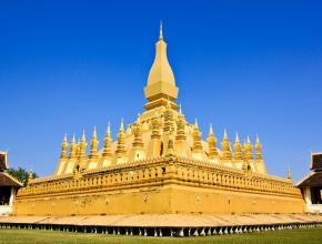 the-golden-pagoda-in-vientiane-loas-1600x1066.jpg